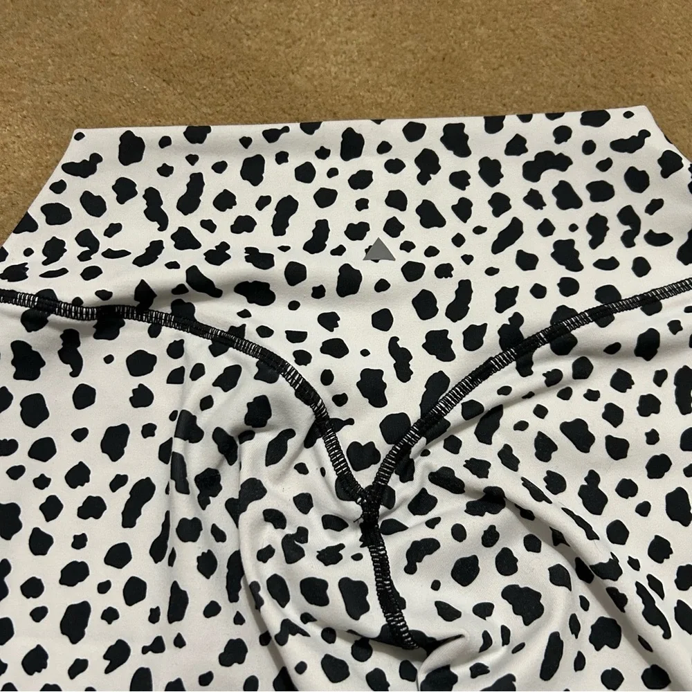 Balance Athletica Ascend Snow Leopard leggings - Picture 9 of 9